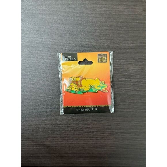 Disney The Lion King Mufasa & Simba Grassy Enamel Pin - Picture 1 of 2